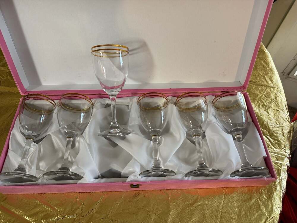 Cristalleria Fratelli Fumo Set of 6 Italian Handmade Gold Rim Wine Glasses